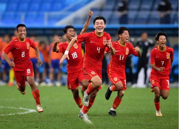 国际足坛风云再起：强队对决点燃球迷热情的简单介绍